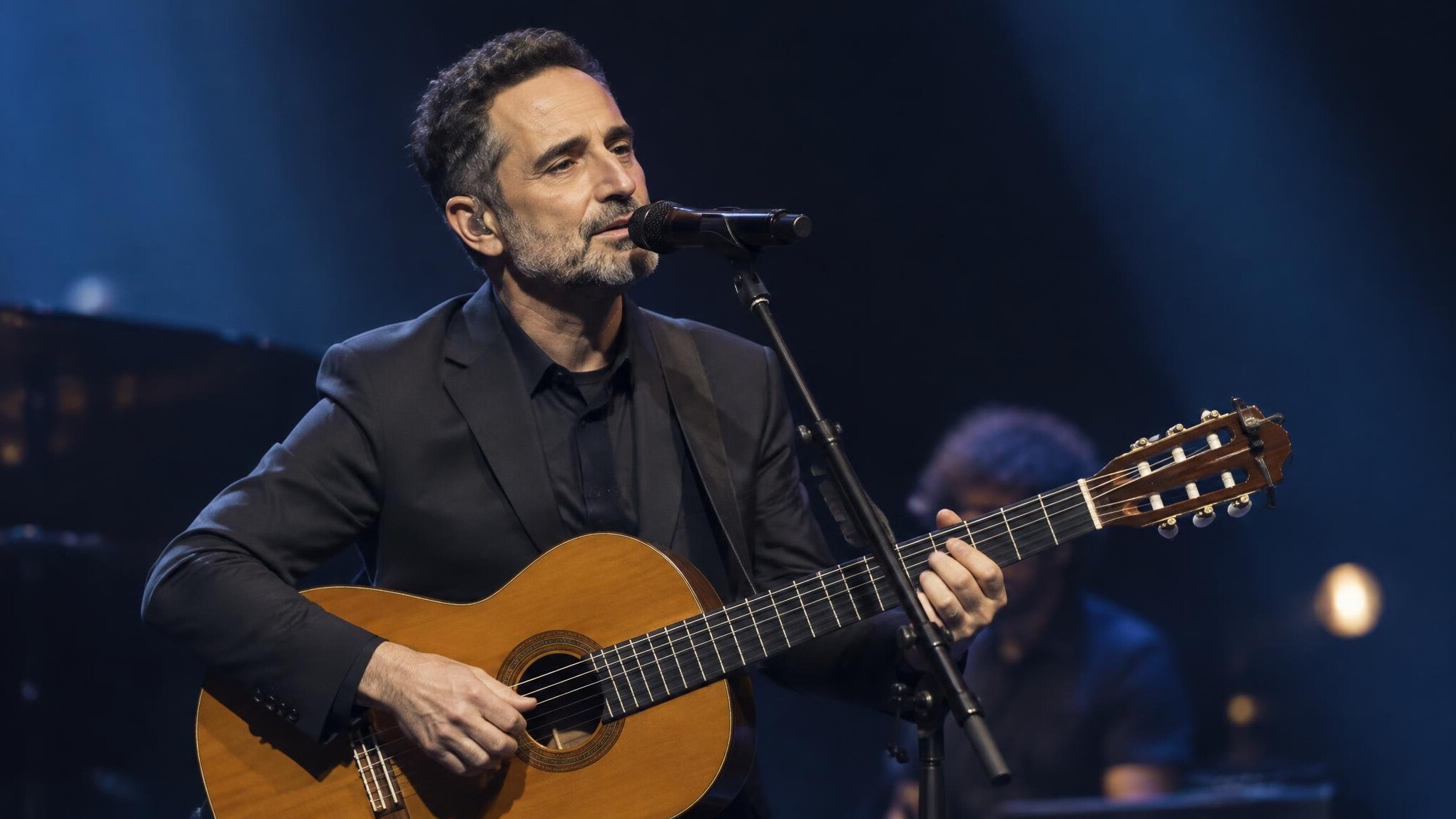 jorge drexler performing live
